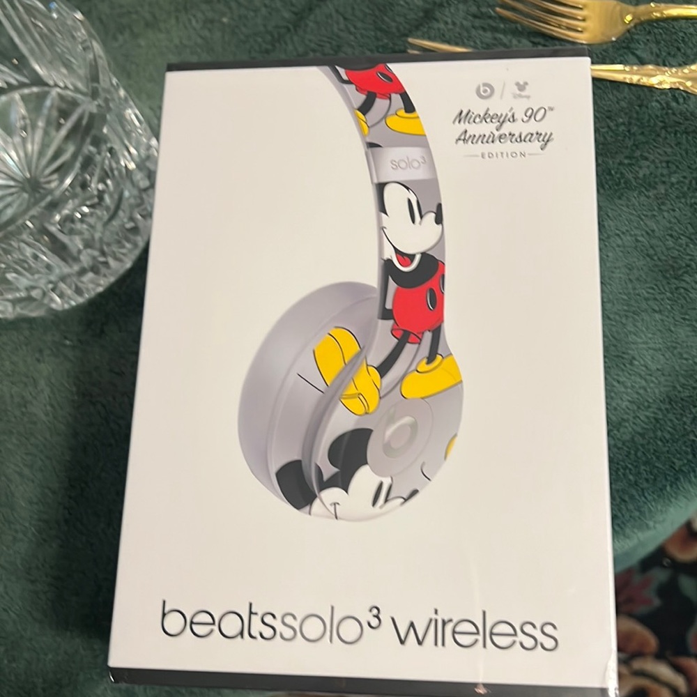 Mickey’s 90th anniversary bests solo3 wireless ear phones